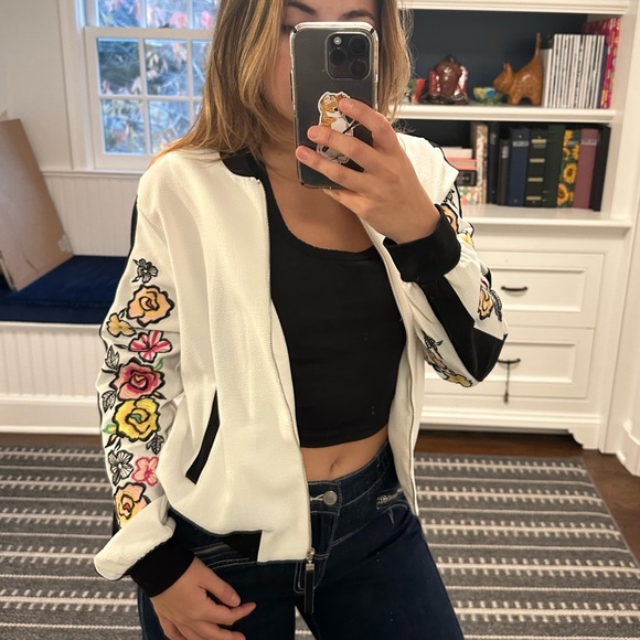 Detailed Black and White Bomber - Picture 2 of 5